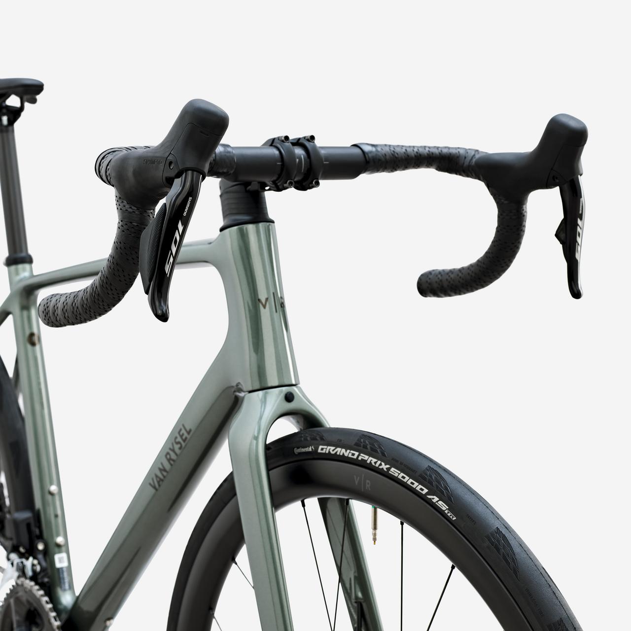 2025 | EDR CF Ultra 105 Di2 PW