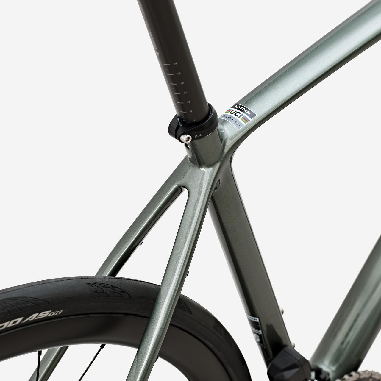 2025 | EDR CF Ultra 105 Di2 PW
