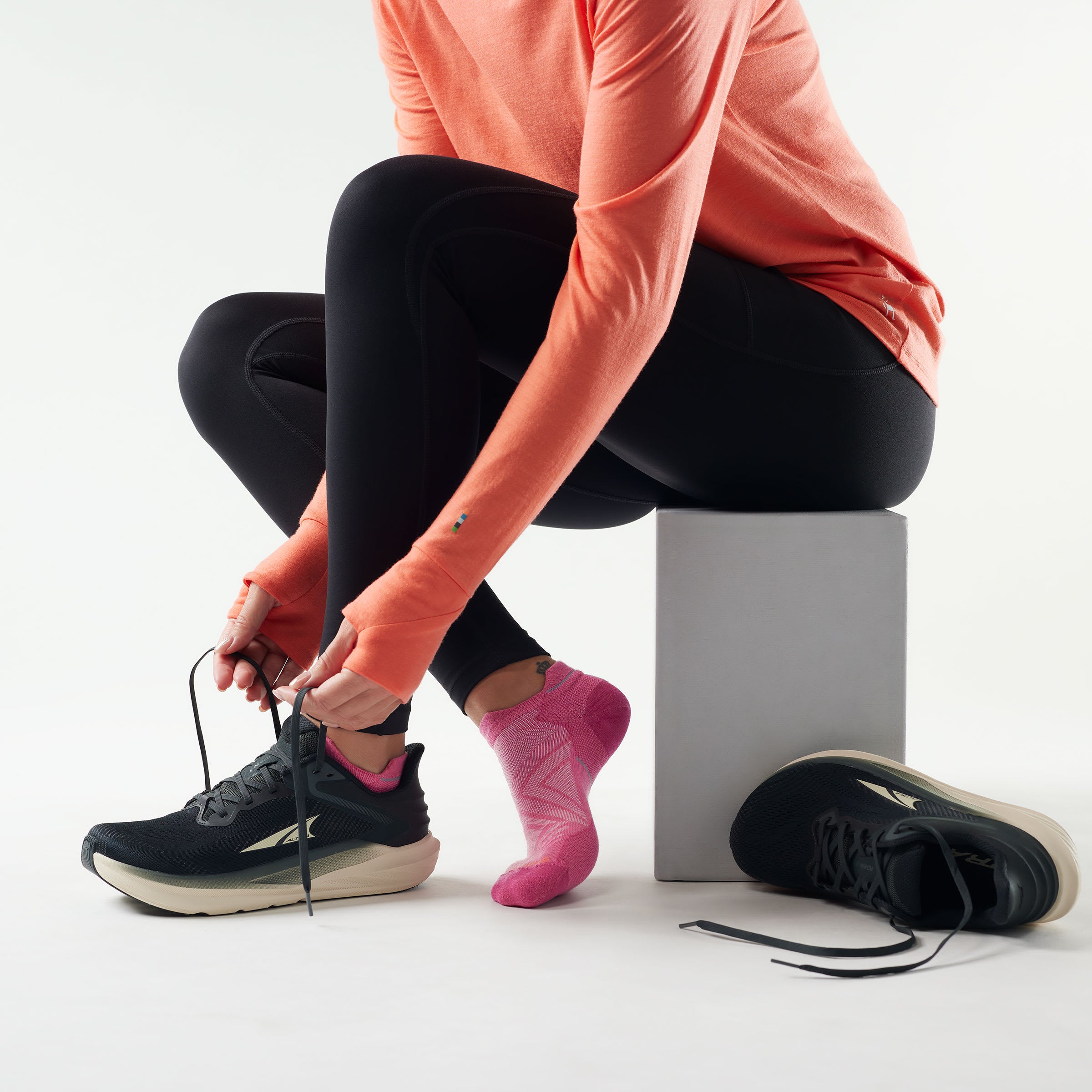 Women's Run Low Ankle Socks - Gallery 1