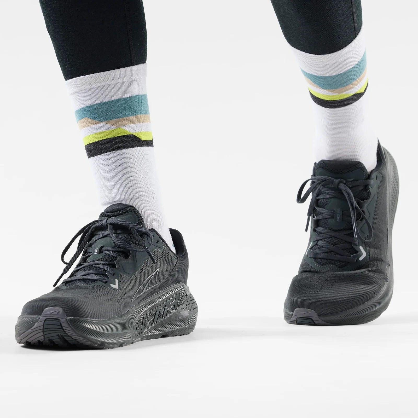Run Cold Weather Targeted Cushion Horizons Crew Socks