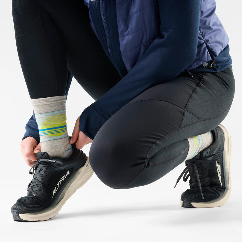 Women's Run Cold Weather Targeted Cushion Glow Track Crew Socks